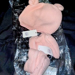 Hat & boots for infants